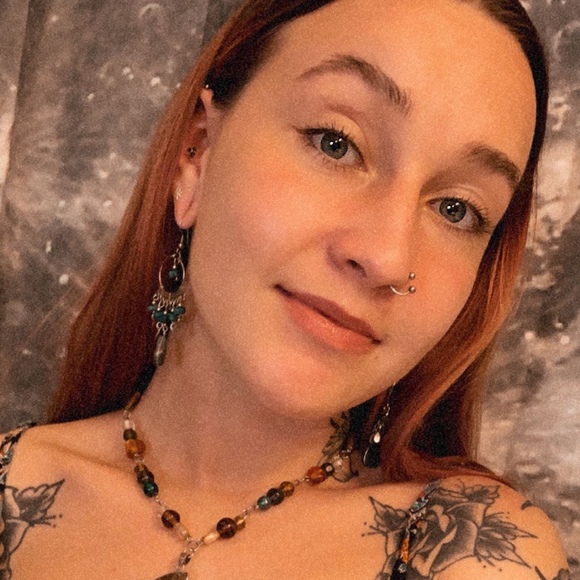 Meet your Posher, Elizabeth - Picture 1 of 1